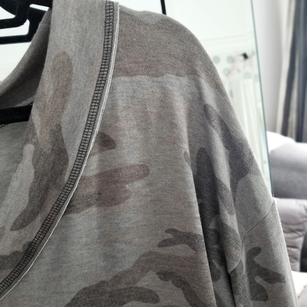 Last1️⃣Brigade Charcoal Camo Top Raw Edge Detail - Picture 9 of 9